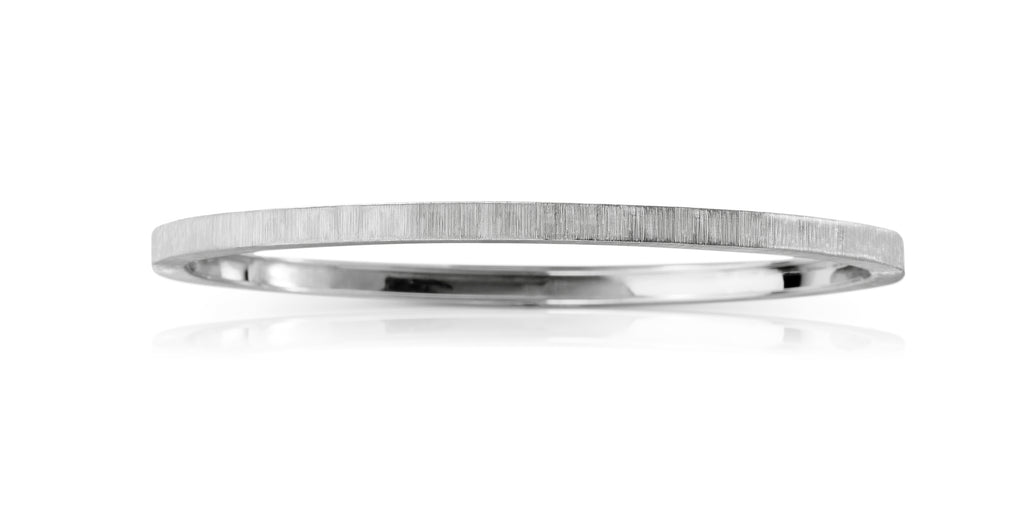 Buccellati Macri Bangle Bracelet in 18k white gold featuring a hinged design, size 160 and 5mm wide, showcasing exquisite Italian luxury craftsmanship. Side view