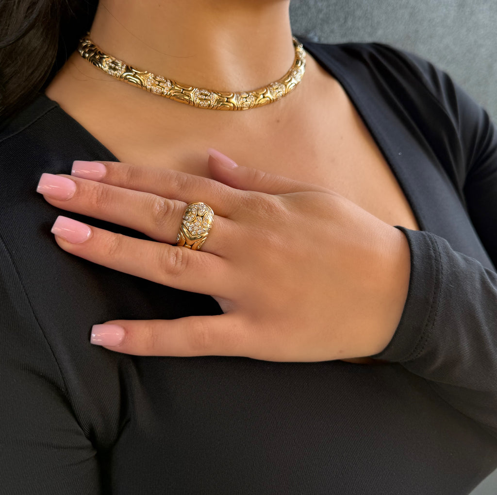 On model matching ring Bvlgari Alveare Diamond Yellow Gold Vintage Collar Necklace