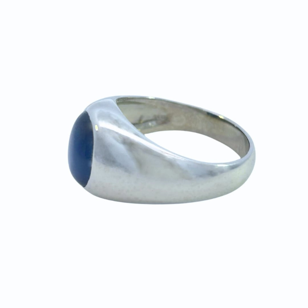 Side profile of platinum gypsy set ring with blue star sapphire