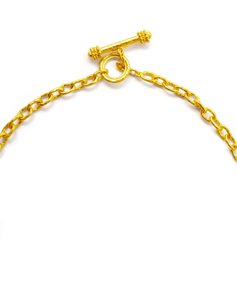 Orvieto hammered yellow gold chain necklace with toggle-and-ring closure, detail view
