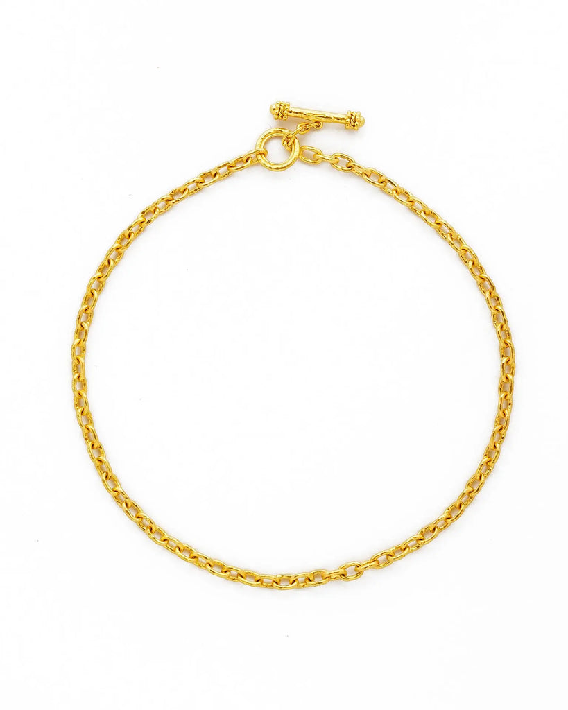 Orvieto chain necklace handcrafted in hammered 19k yellow gold with oval links and toggle closure, full view